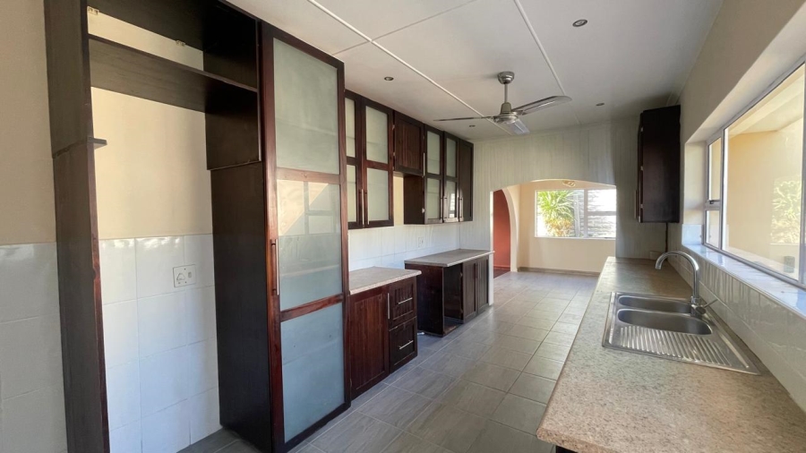 5 Bedroom Property for Sale in Beacon Bay Eastern Cape